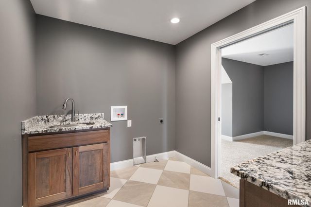 6654 Meghan Avenue, Bettendorf, IA 52722