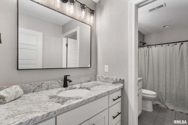 6654 Meghan Avenue, Bettendorf, IA 52722