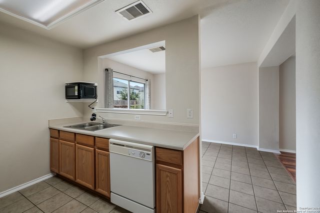 8848 STAGHORN ML, Converse, TX 78109