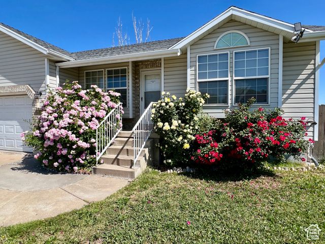 1174 W 1580 N, Clinton, UT 84015