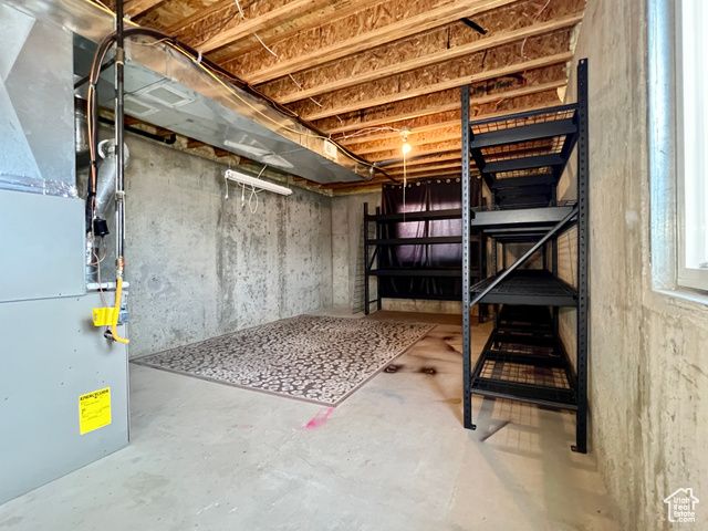1174 W 1580 N, Clinton, UT 84015