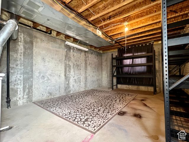 1174 W 1580 N, Clinton, UT 84015