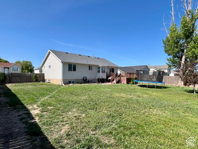 1174 W 1580 N, Clinton, UT 84015