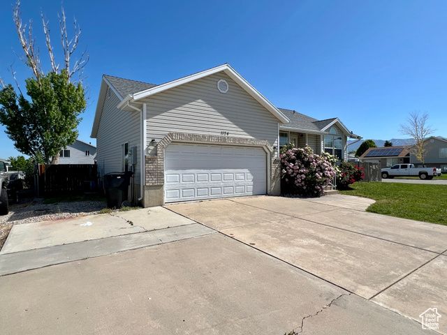 1174 W 1580 N, Clinton, UT 84015
