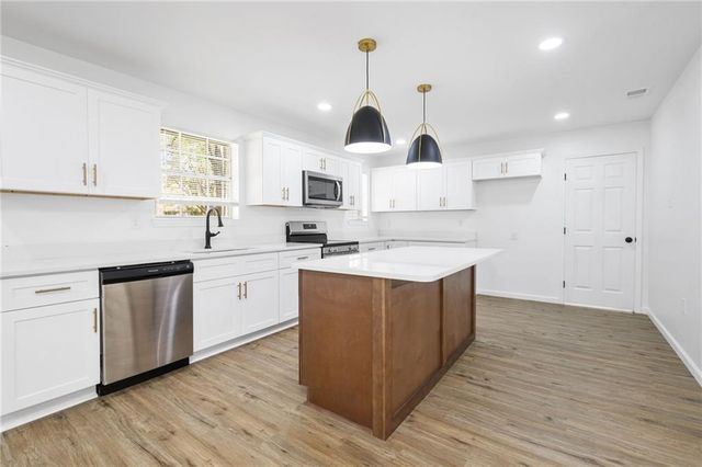 4130 Fox Creek Drive W, Eight Mile, AL 36613