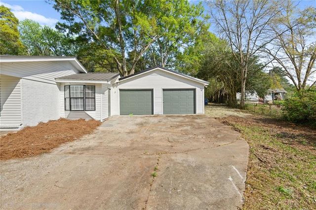 4130 Fox Creek Drive W, Eight Mile, AL 36613