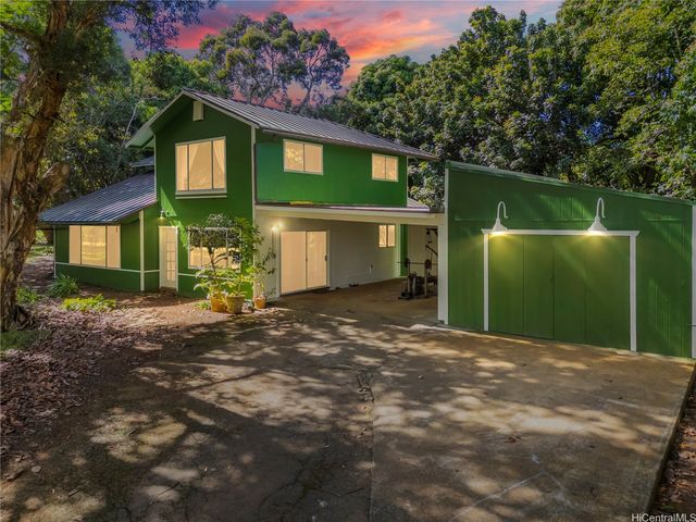 44 Kaupakalua Road, Haiku, HI 96708