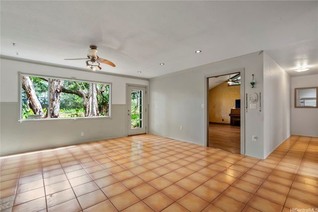 44 Kaupakalua Road, Haiku, HI 96708