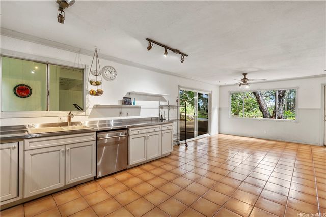 44 Kaupakalua Road, Haiku, HI 96708