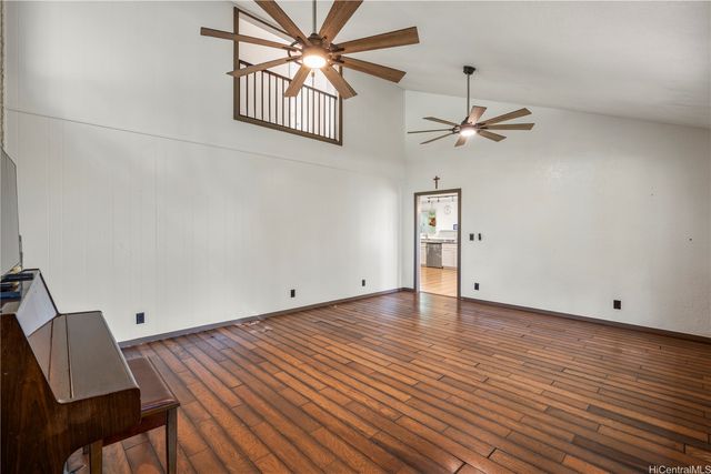 44 Kaupakalua Road, Haiku, HI 96708