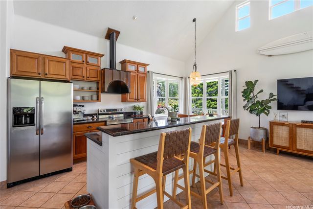 44 Kaupakalua Road, Haiku, HI 96708