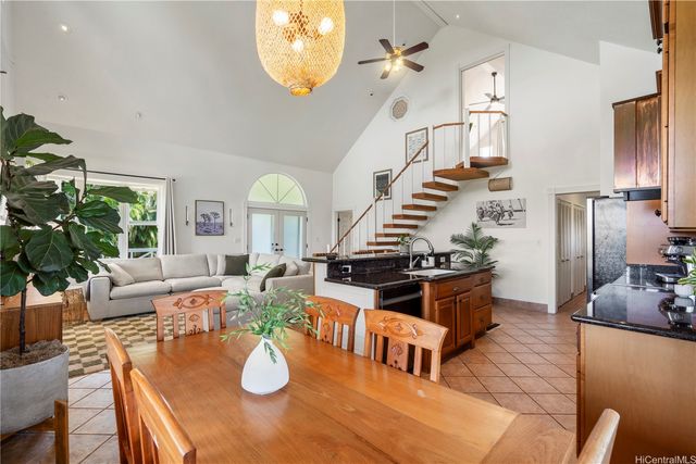 44 Kaupakalua Road, Haiku, HI 96708