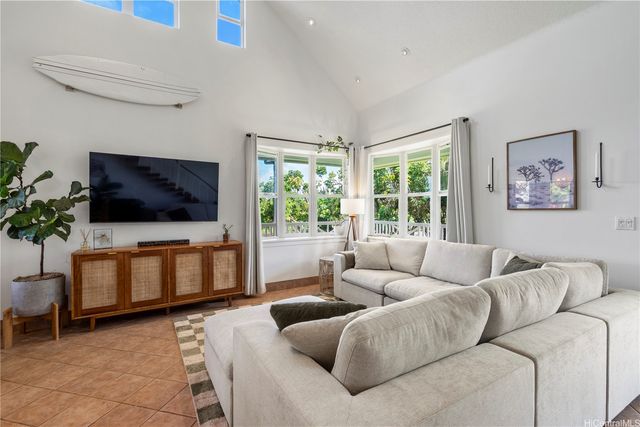 44 Kaupakalua Road, Haiku, HI 96708