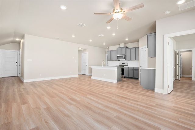 1013 St Croix Dr, Rockport, TX 78382