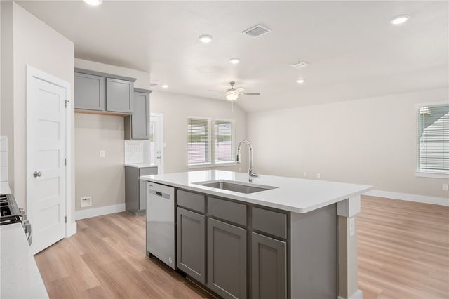 1013 St Croix Dr, Rockport, TX 78382