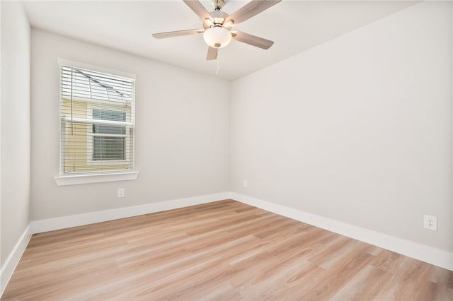 1013 St Croix Dr, Rockport, TX 78382