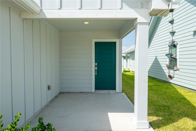 1013 St Croix Dr, Rockport, TX 78382