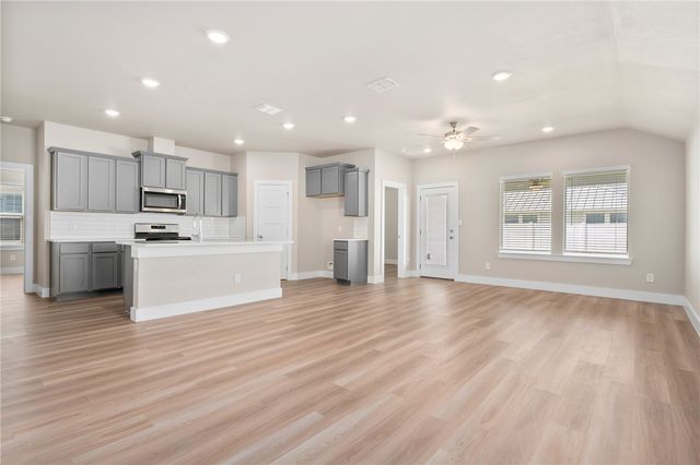 1013 St Croix Dr, Rockport, TX 78382