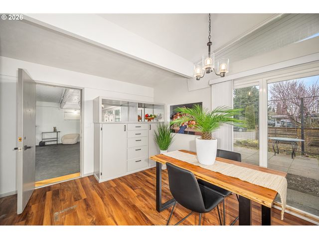 1233 1ST St, Springfield, OR 97477