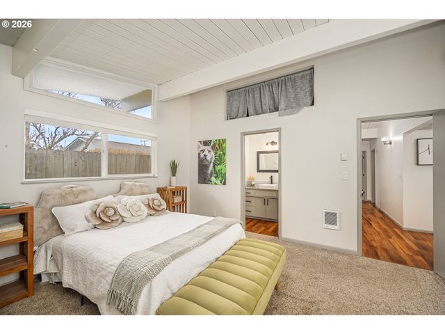 1233 1ST St, Springfield, OR 97477