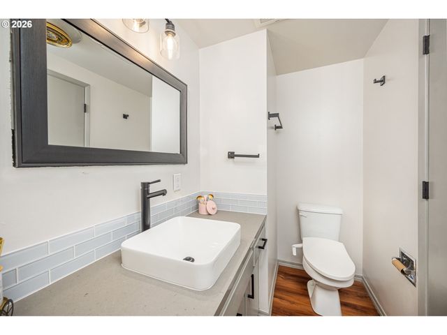 1233 1ST St, Springfield, OR 97477