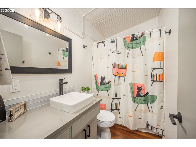 1233 1ST St, Springfield, OR 97477