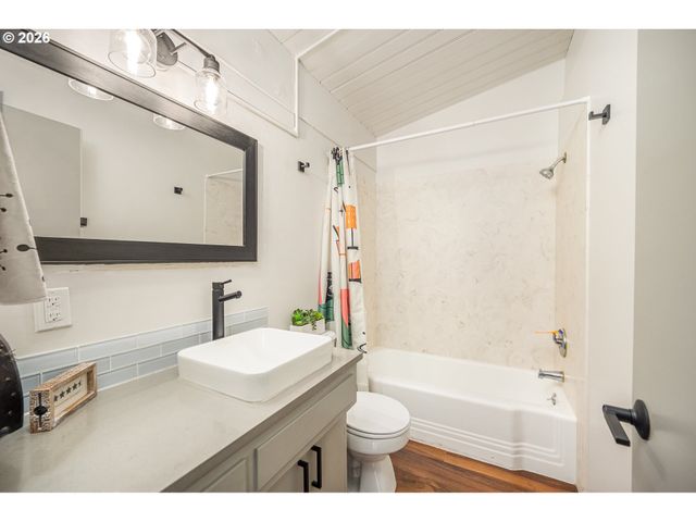 1233 1ST St, Springfield, OR 97477