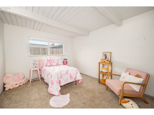 1233 1ST St, Springfield, OR 97477