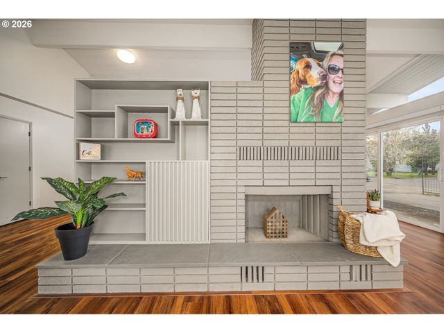 1233 1ST St, Springfield, OR 97477