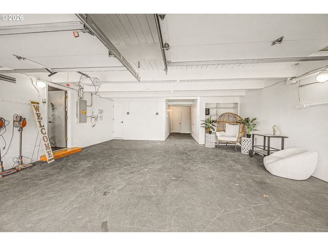 1233 1ST St, Springfield, OR 97477