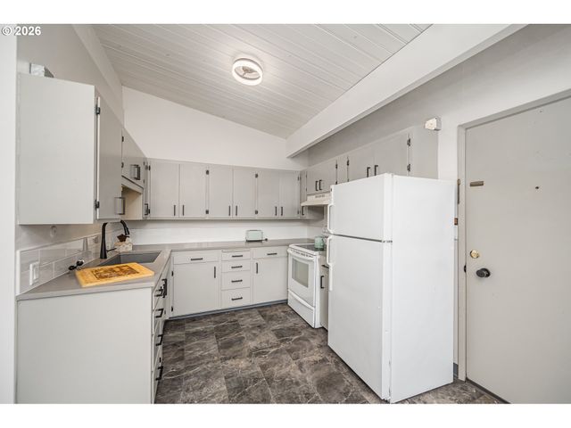 1233 1ST St, Springfield, OR 97477