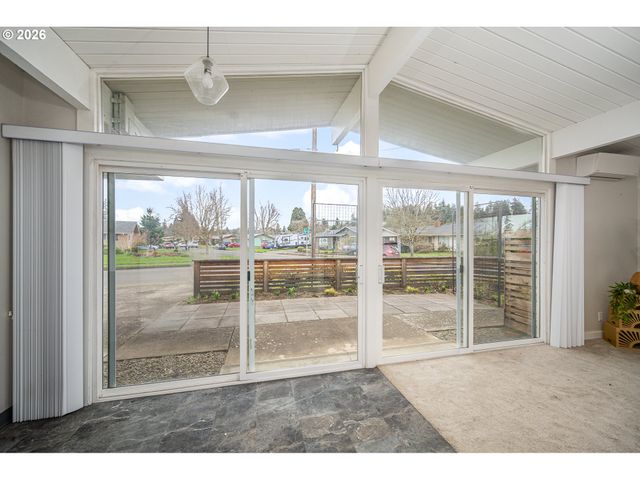 1233 1ST St, Springfield, OR 97477