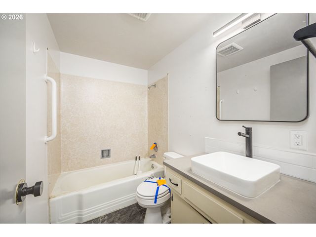 1233 1ST St, Springfield, OR 97477