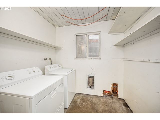 1233 1ST St, Springfield, OR 97477