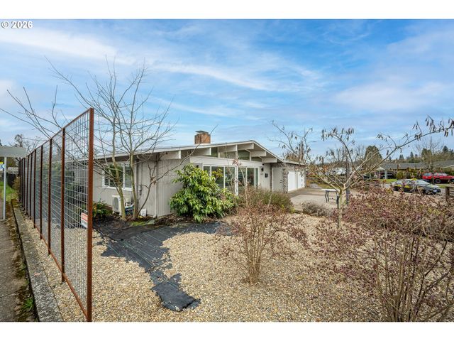 1233 1ST St, Springfield, OR 97477