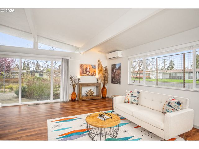 1233 1ST St, Springfield, OR 97477