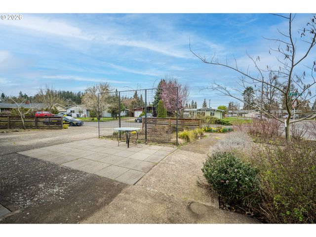 1233 1ST St, Springfield, OR 97477