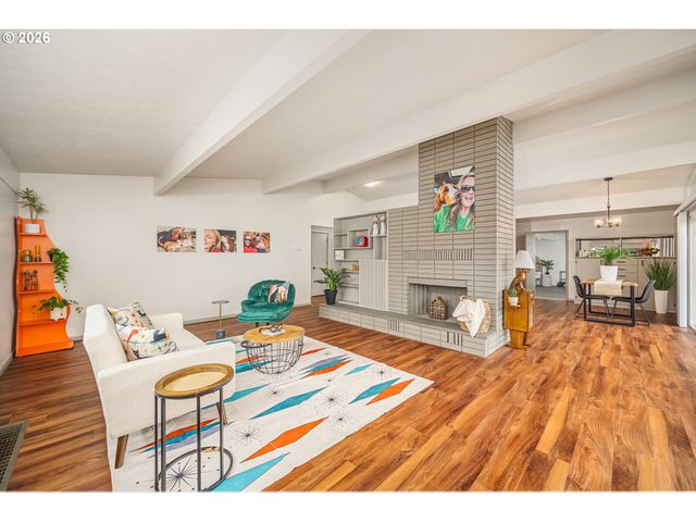 1233 1ST St, Springfield, OR 97477