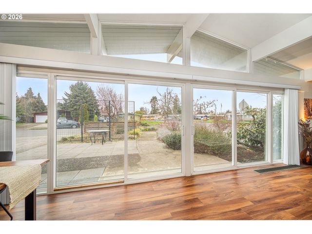 1233 1ST St, Springfield, OR 97477