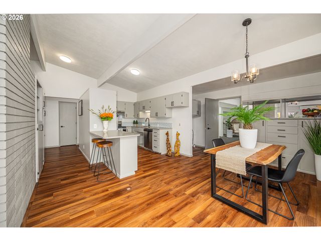 1233 1ST St, Springfield, OR 97477