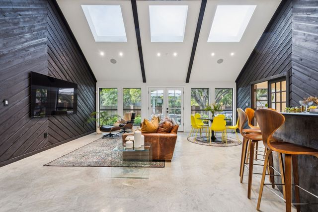 98 W Shore Place, Richardson, TX 75080