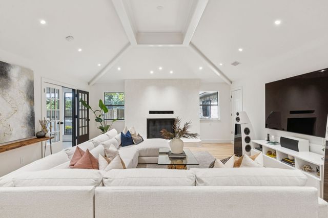 98 W Shore Place, Richardson, TX 75080