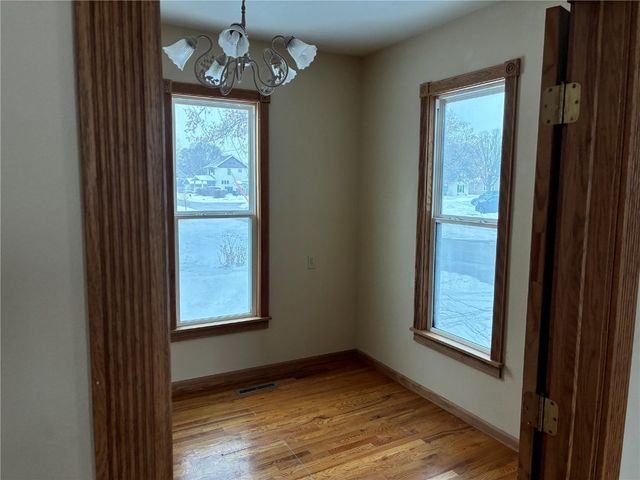 713 7th Avenue SW, Cedar Rapids, IA 52404