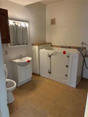 713 7th Avenue SW, Cedar Rapids, IA 52404