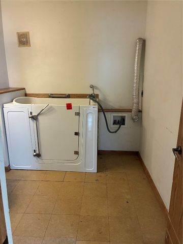 713 7th Avenue SW, Cedar Rapids, IA 52404