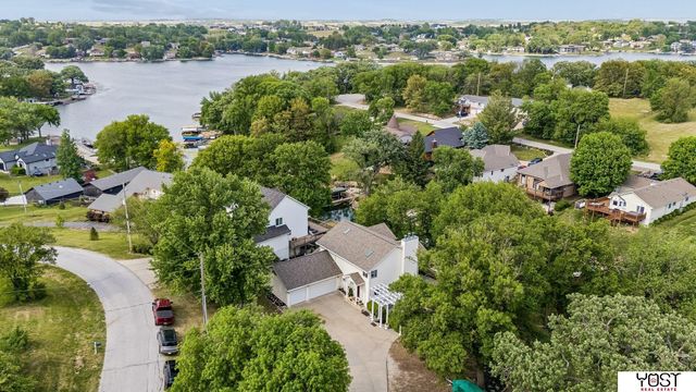 8932 Cass Circle, Plattsmouth, NE 68048