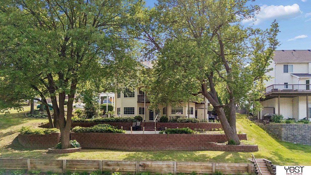 8932 Cass Circle, Plattsmouth, NE 68048