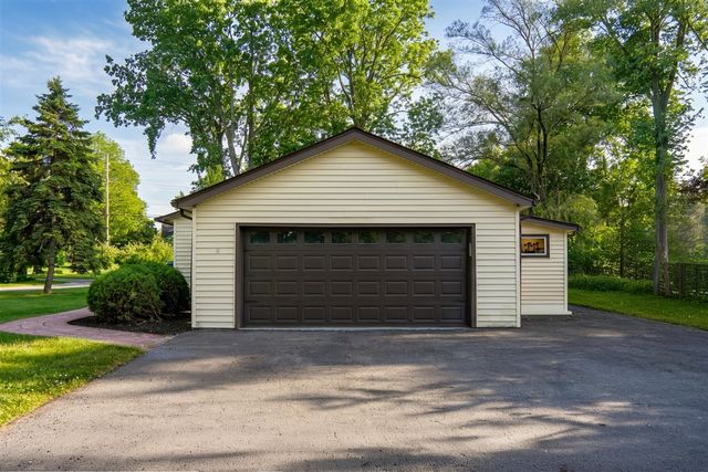 1322 Desiax Avenue, Bloomfield Hills, MI 48302