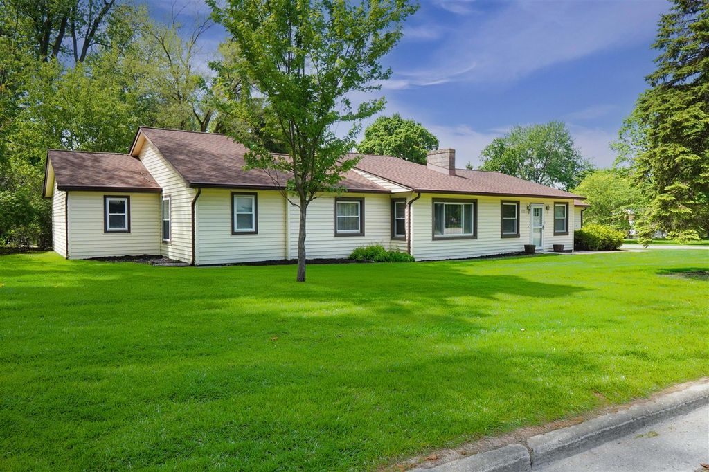 1322 Desiax Avenue, Bloomfield Hills, MI 48302