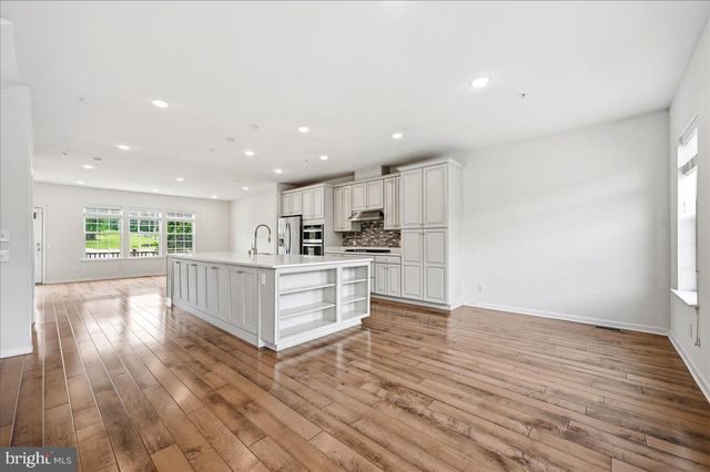21 EAGLE LN, Malvern, PA 19355